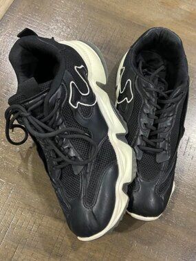 TRUE RELIGION BLACK & WHITE WOMEN'S SNEAKERS SIZE 10